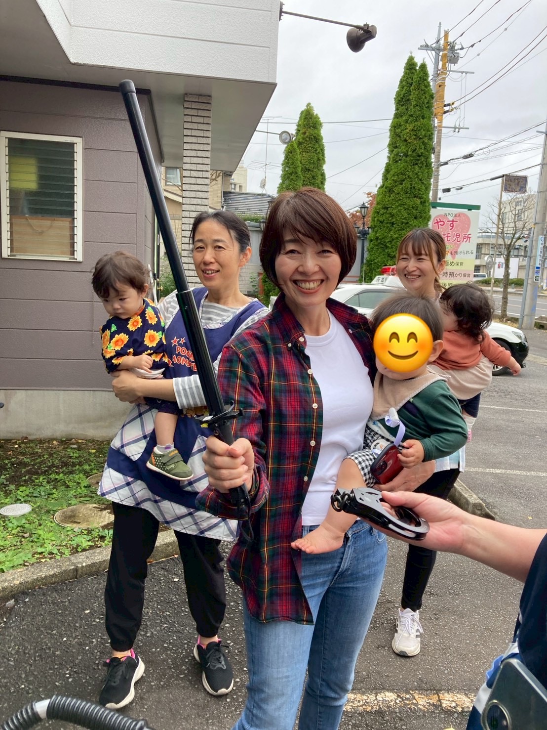 本物に子どもたちだけでなく、ママたちも大興奮です👮‍♂️