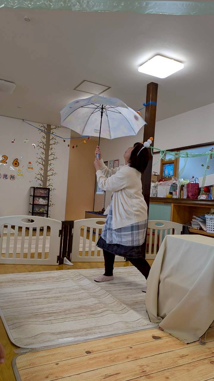 ゆみママによる傘芸☂️🍊