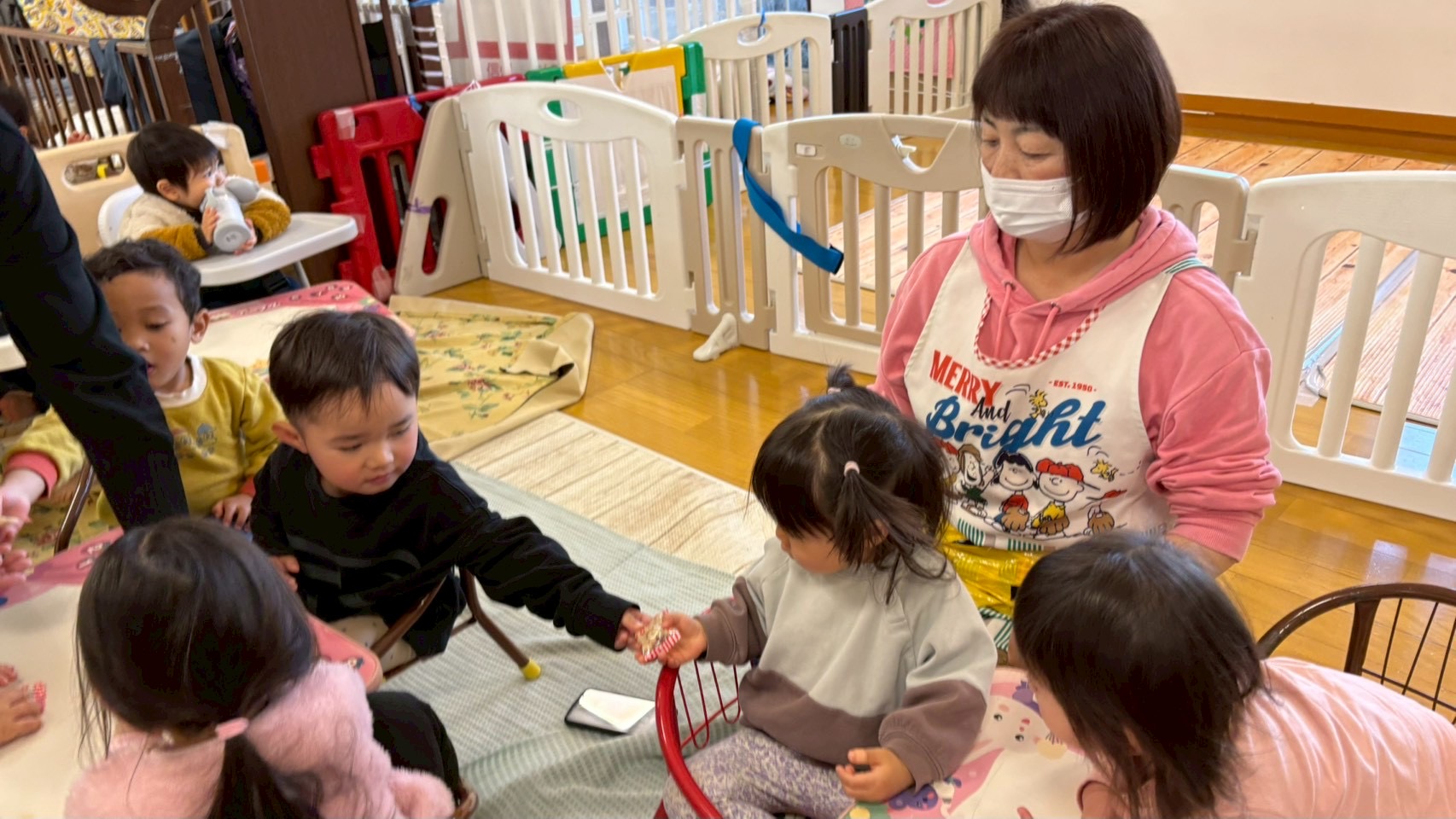 「はい、どーぞ！」